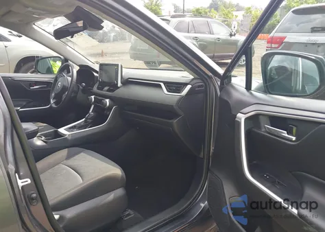 2020 Toyota Rav4 Xle z USA, uszkodzony, nr VIN 2T3P1RFV0LC074930